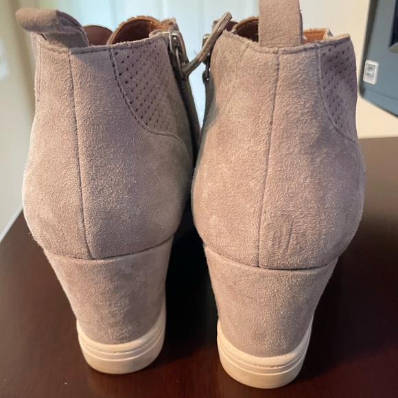 Linea Paola Wedge Sneakers, Size 7 - Picture 3 of 5